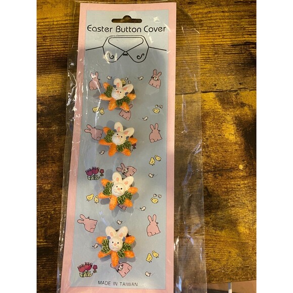 EASTER BUTTON COVERS~BUNNY W/CARROTS SET OF 4~NEW ON CARD~METAL CLASPS - Picture 1 of 2